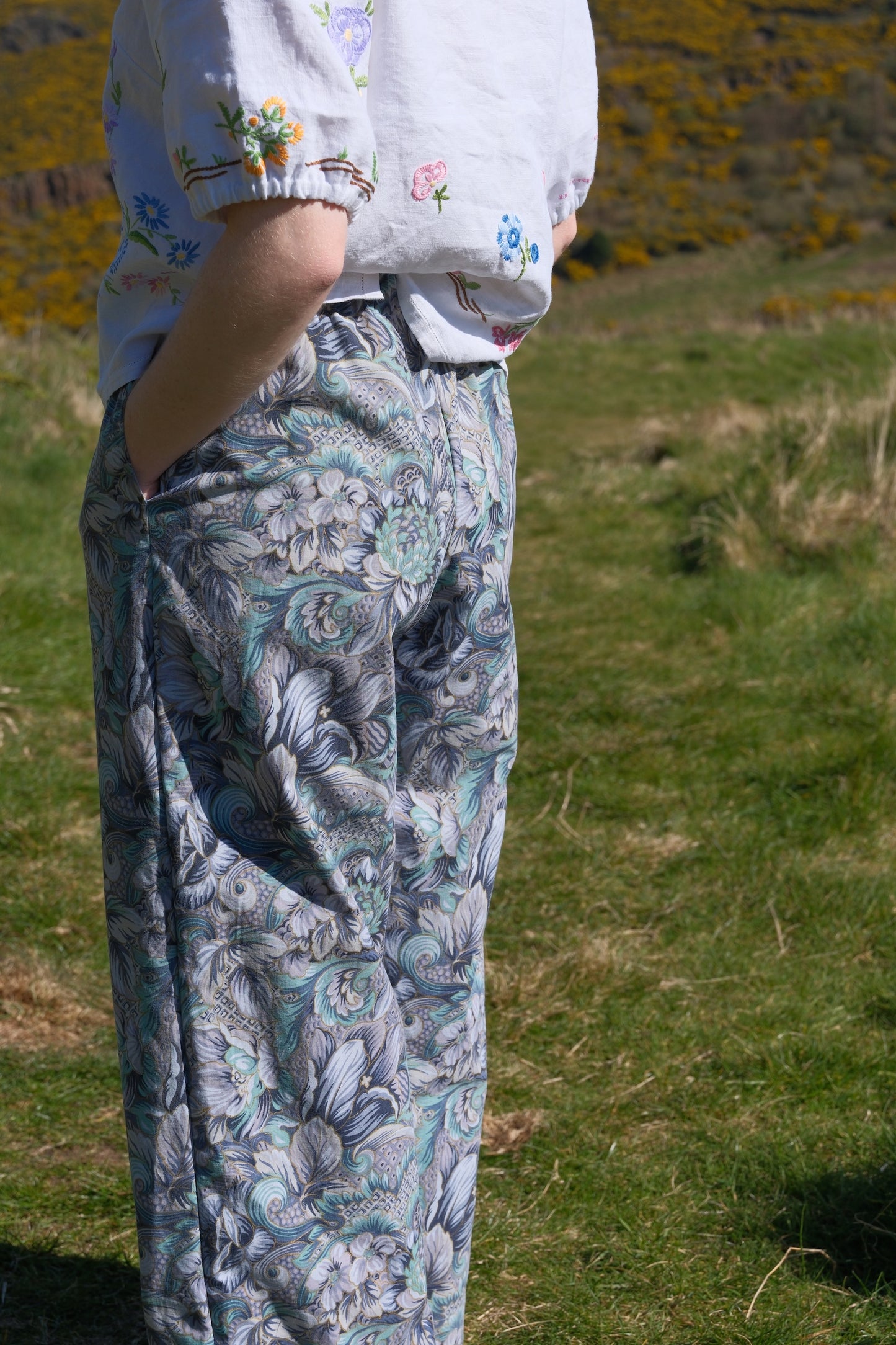 Weidenhose „Iris by the Sea“ – Größe S / UK 10 / US 6