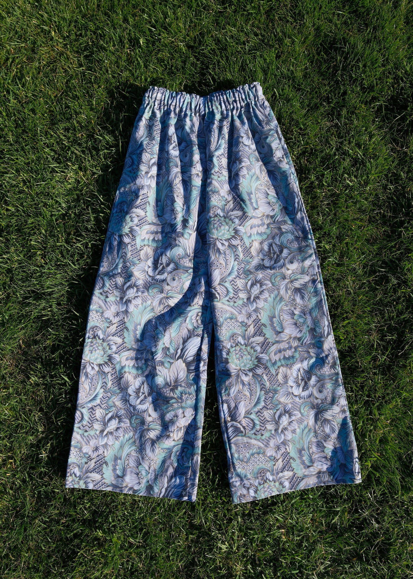 Weidenhose „Iris by the Sea“ – Größe S / UK 10 / US 6