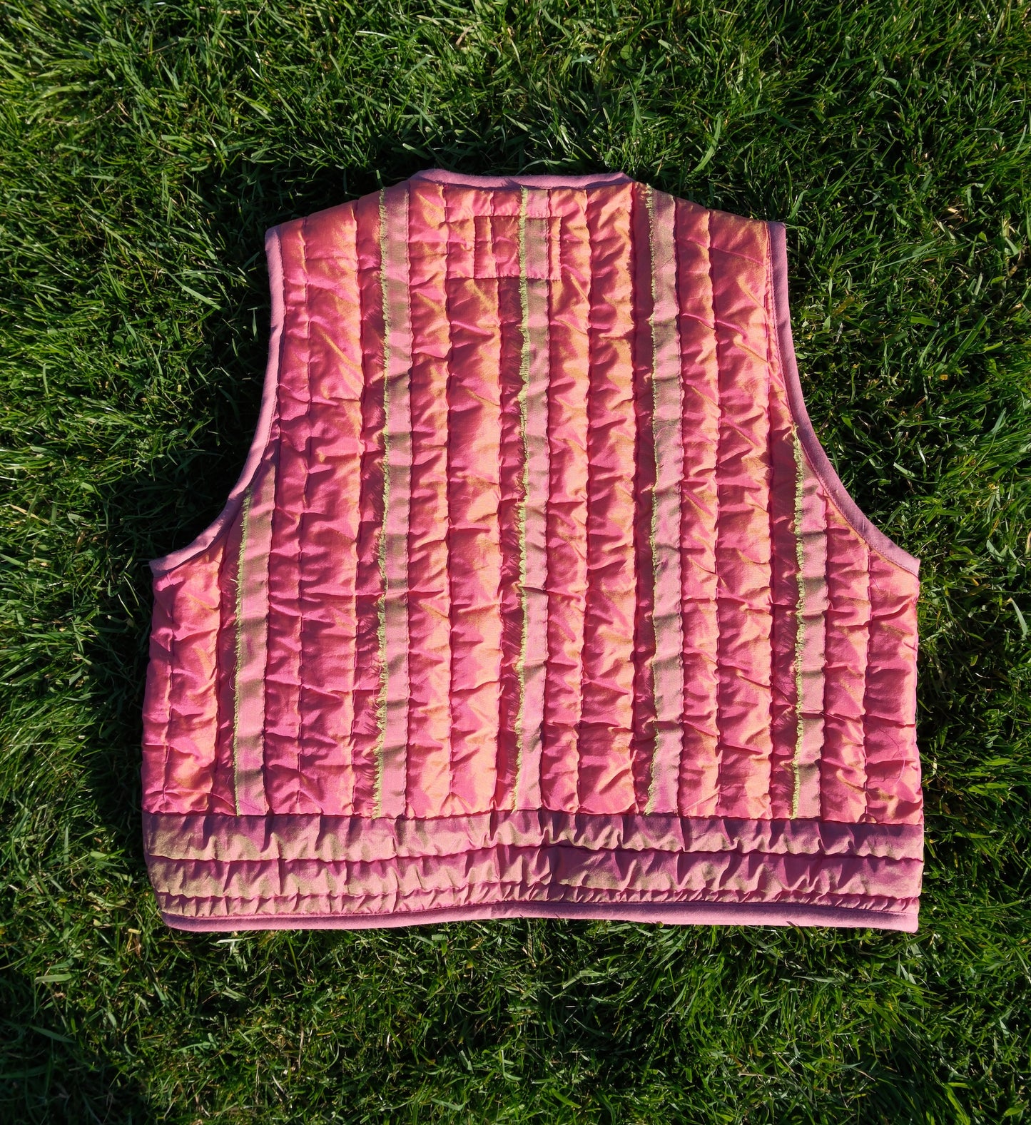 Steppweste „Shimmer in Blush“ – Größe Medium / UK 12–14 / US 8–10