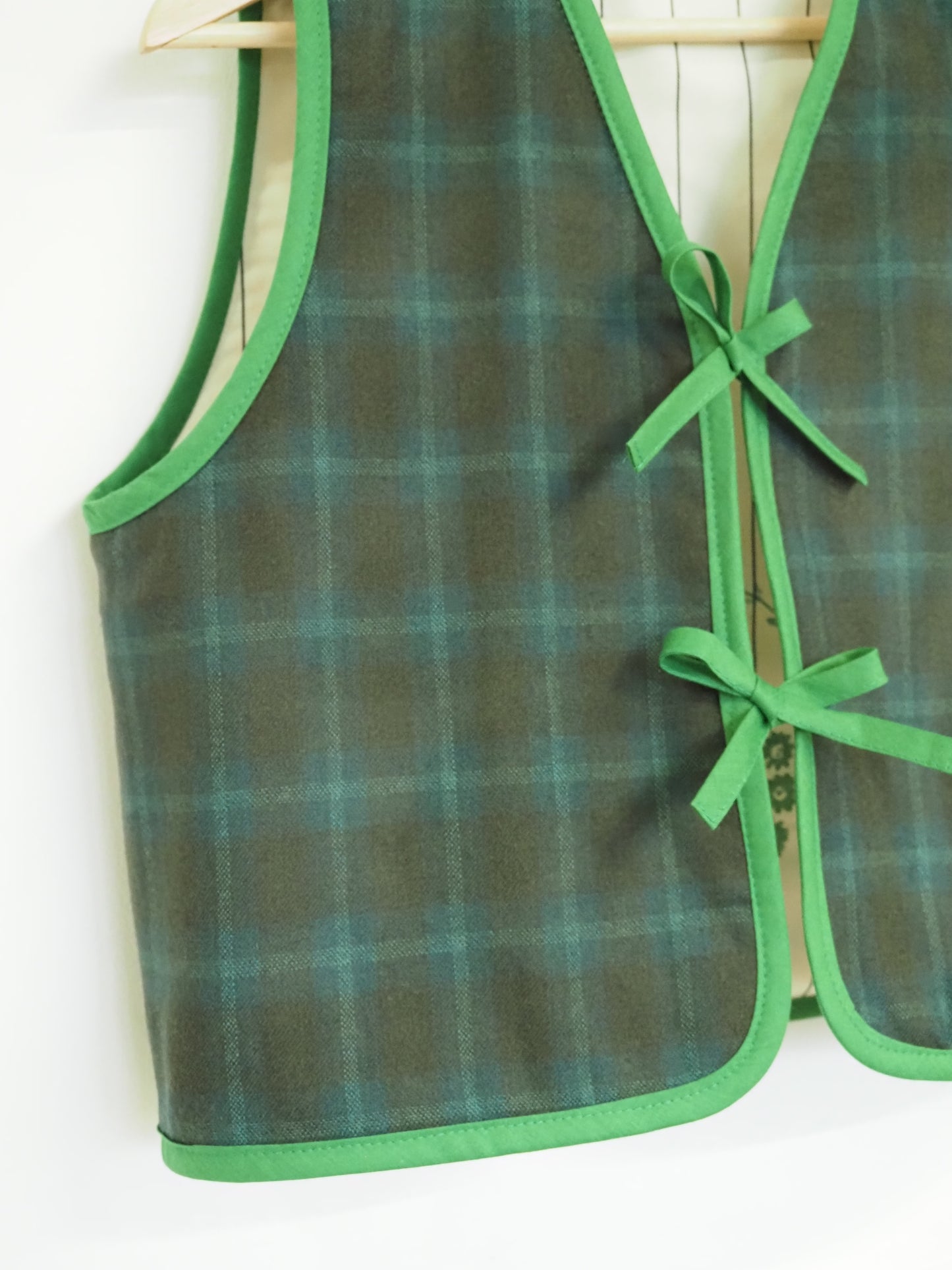 Reversible Green & Cream Screenprinted Wool Quilt Vest - Large (UK 16-18)